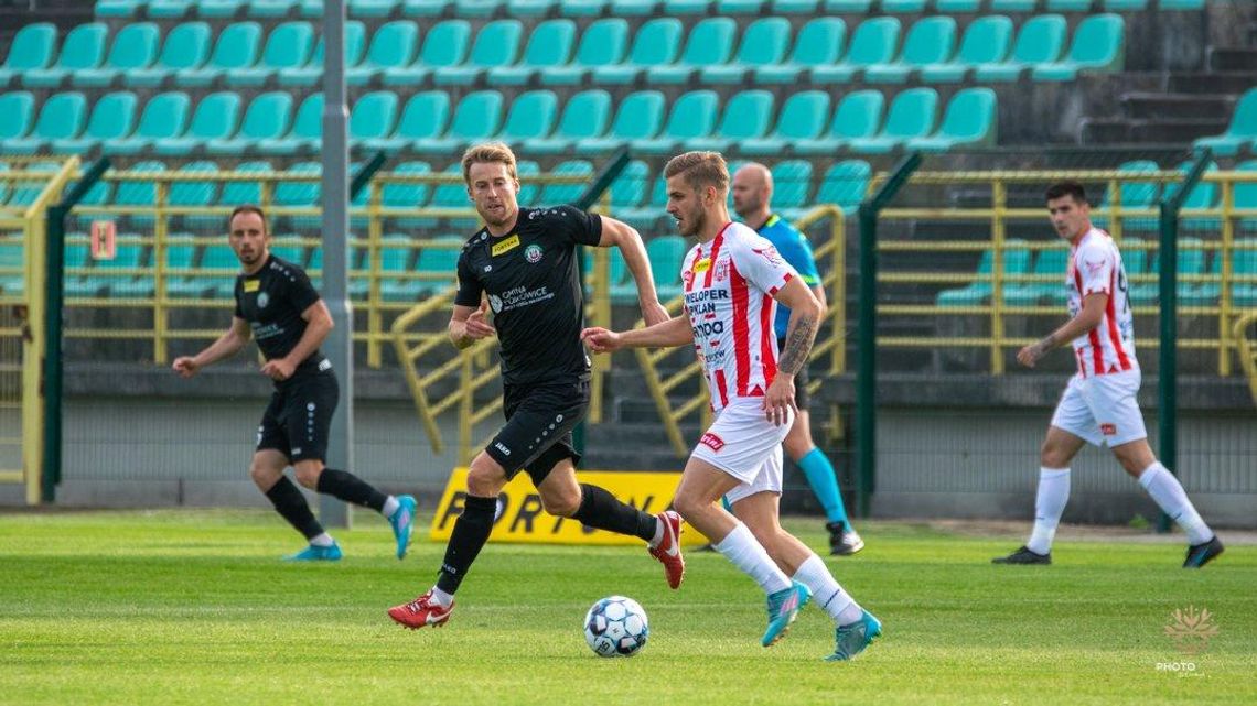Resovia Rzeszów przegrywa na wyjeździe 0:3 z Górnikiem Polkowice w przedostatniej kolejce sezonu 2021/2022.