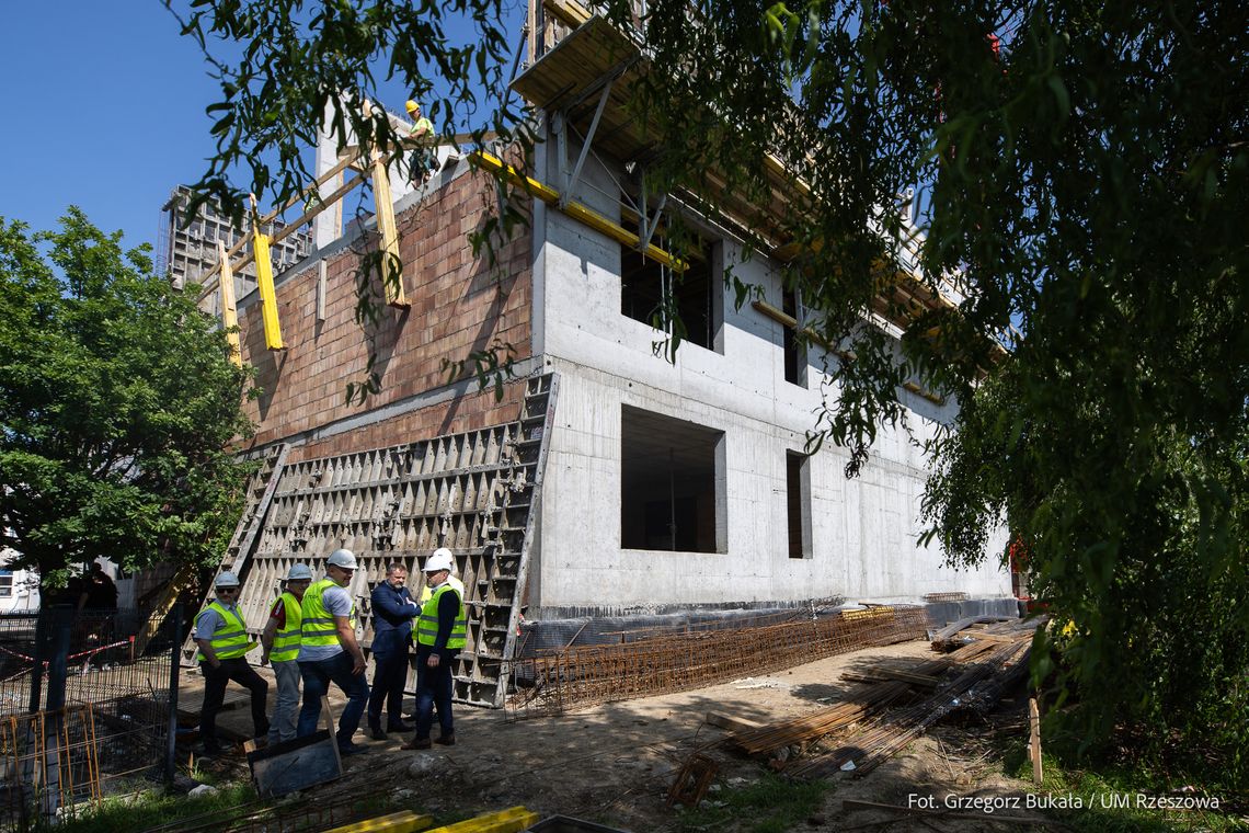 Rośnie nowa część Szkoły Podstawowej nr 21 przy ul. Miodowej