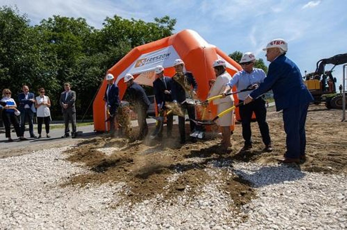 Rozbudowa ulicy Warszawskiej rozpoczęta. Będą cztery pasy ruchu do węzła autostrady A4