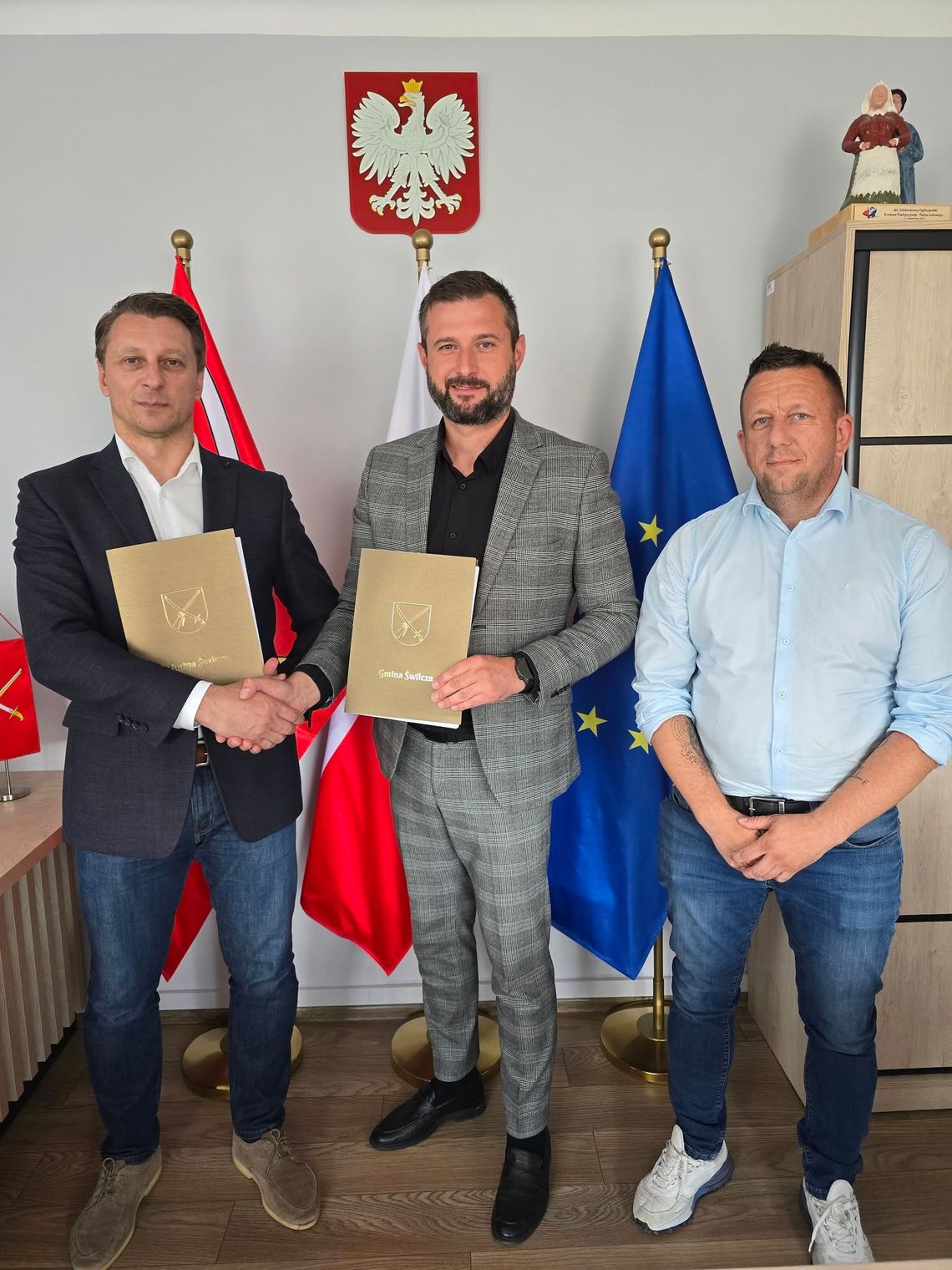 Rusza rozbudowa drogi w Trzcianie. Powstanie chodnik, szersza jezdnia i nowe odwodnienie Rusza rozbudowa drogi w Trzcianie. Powstanie chodnik, szersza jezdnia i nowe odwodnienie