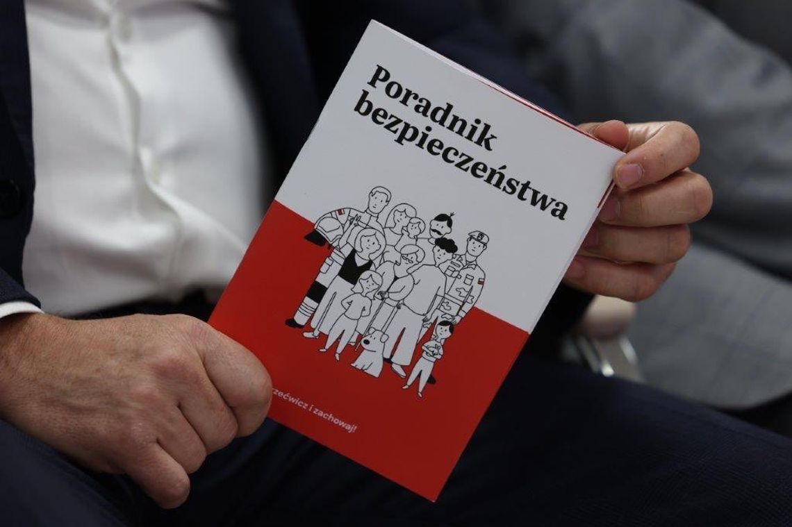Rząd wkrótce prześle ci "Poradnik bezpieczeństwa" na wypadek wojny