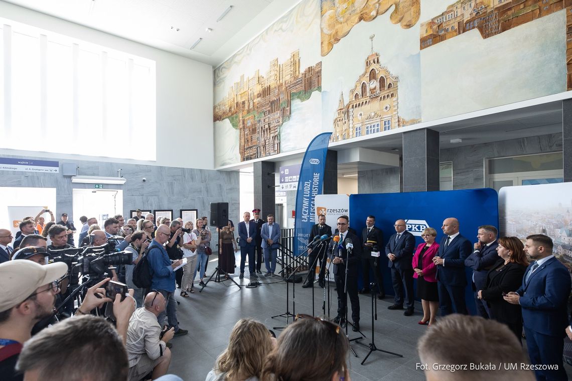 Rzeszów Główny otwarty po modernizacji. Dworzec staje się bramą do Podkarpacia i centrum kultury