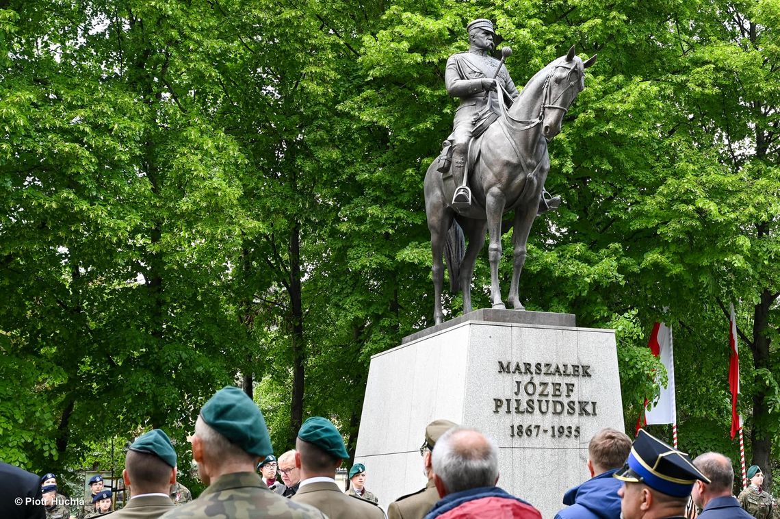 Rzeszów oddał hołd Marszałkowi Piłsudskiemu w 90. rocznicę śmierci [ZDJĘCIA]