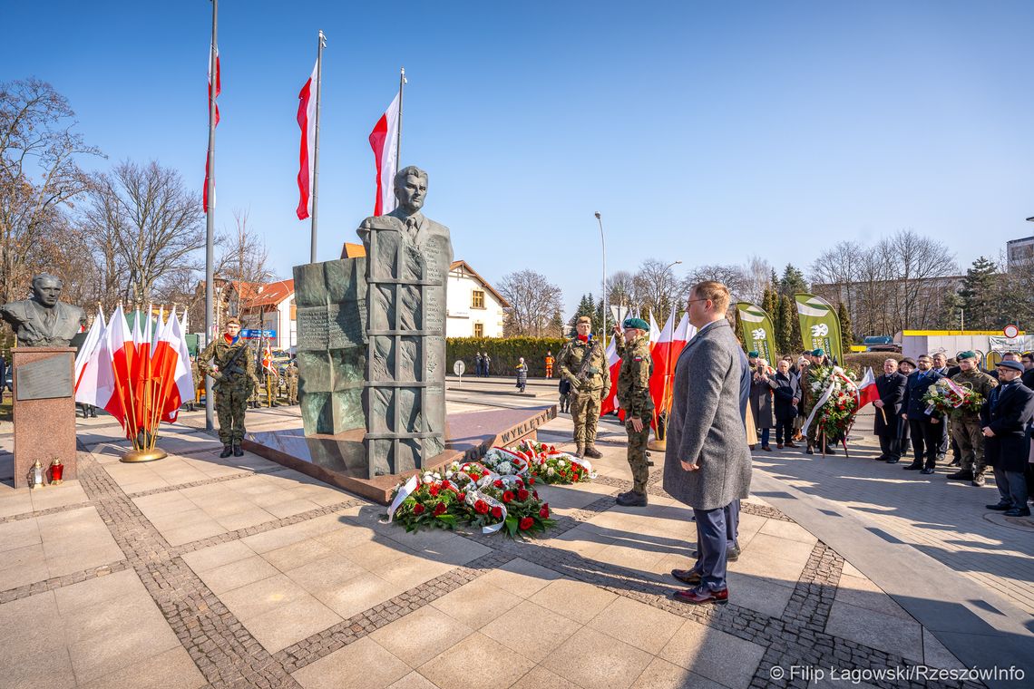 Rzeszów oddał hołd Żołnierzom Wyklętym. Msza, Apel Pamięci i chwile zadumy [ZDJĘCIA]