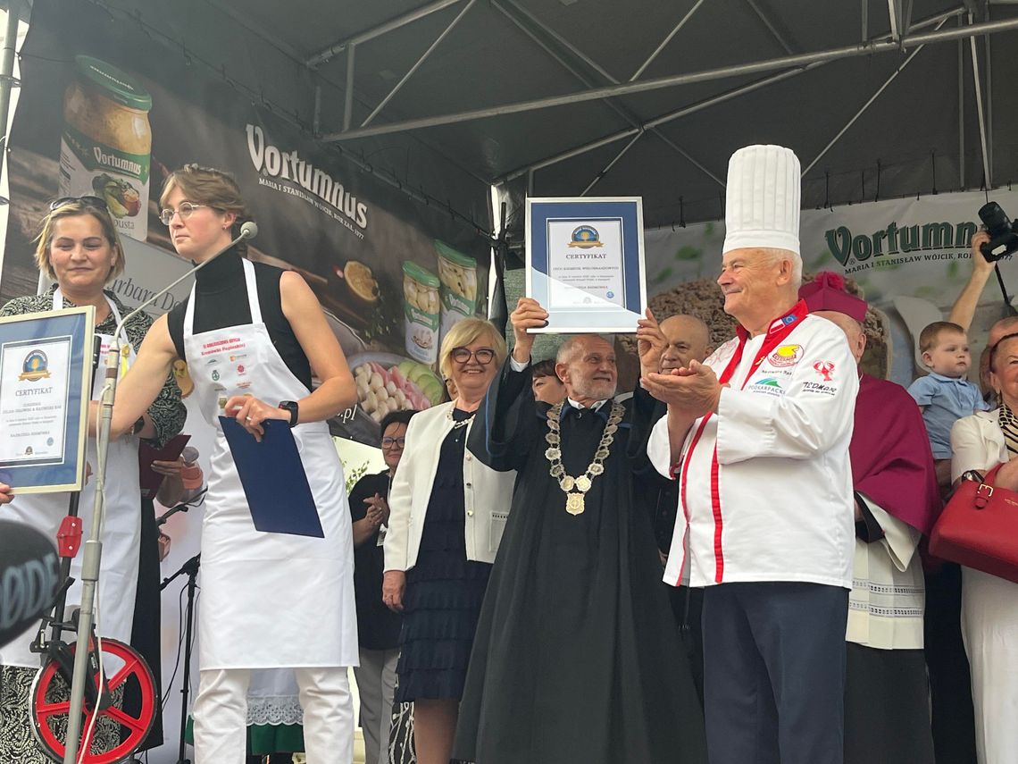 Rzeszów pobił rekord! Papieska kremówka i tłumy chętnych na degustacje [FOTO]