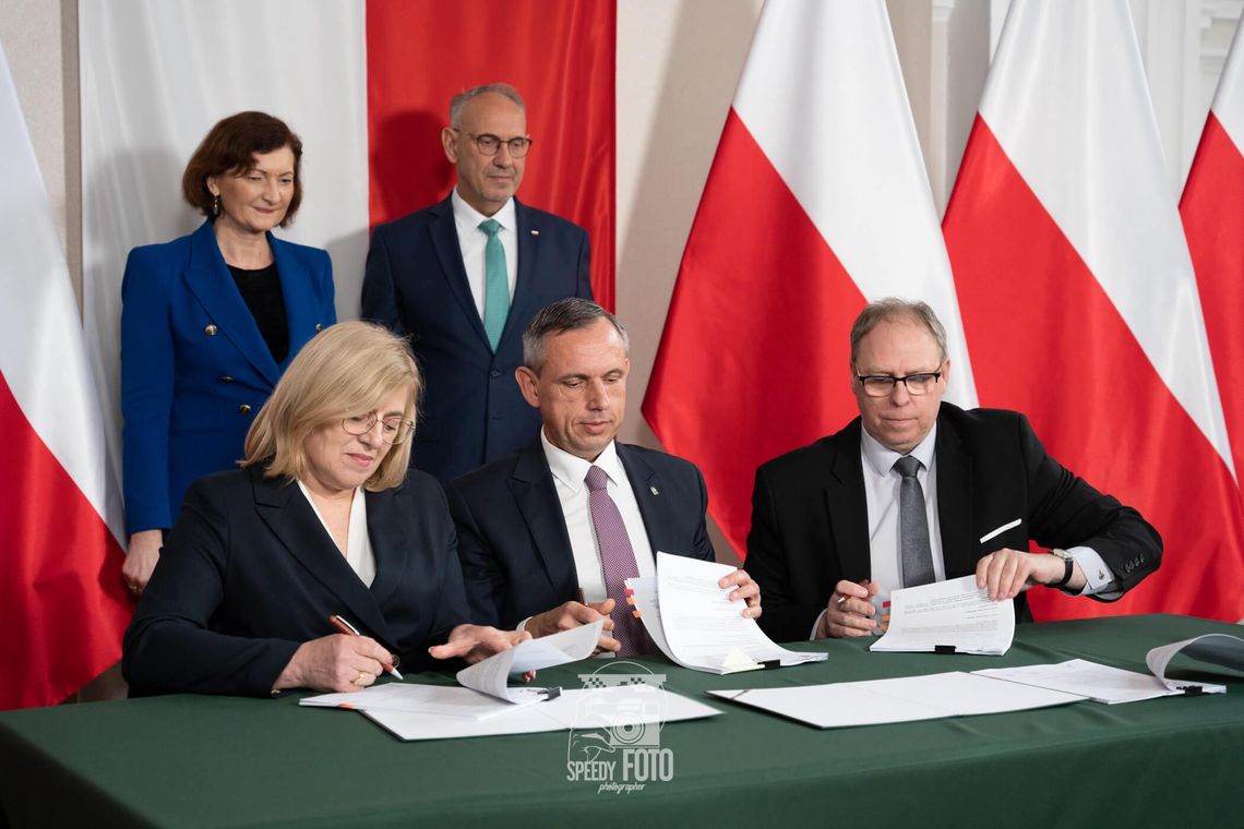 Umowę na realizację programu w mieście podpisała wiceprezydent Rzeszowa Jolanta Kaźmierczak - mieszkańcy Rzeszowa będą mogli ocieplić i zmodernizować swoje domy
