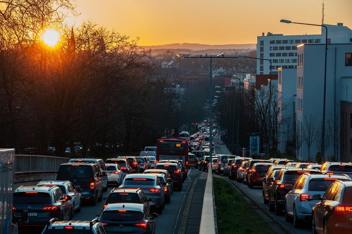 Rzeszów ponownie na szarym końcu. Wyniki rankingu miast przyjaznych kierowcom 2025
