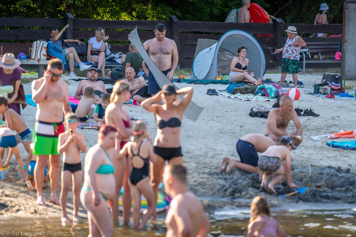 Rzeszów prażył się w upale! Mieszkańcy szukali ochłody na Żwirowni [ZDJĘCIA]