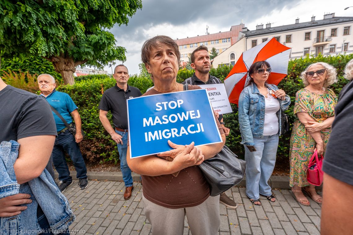 Rzeszów protestuje przeciwko imigracji: „Nie dla inwazji migrantów" [ZDJĘCIA]
