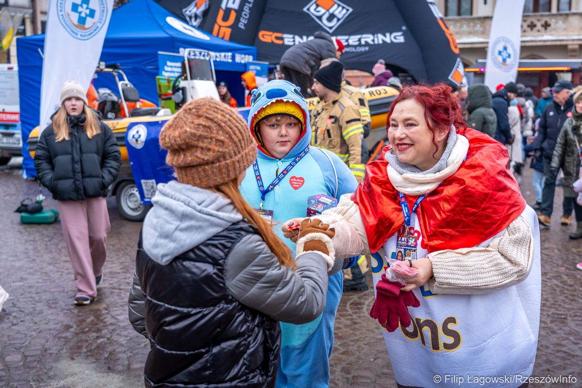 Rzeszowianie szczodrzy podczas WOŚP. Zebrano ponad 300 tys. zł, rekordowa puszka Leny
