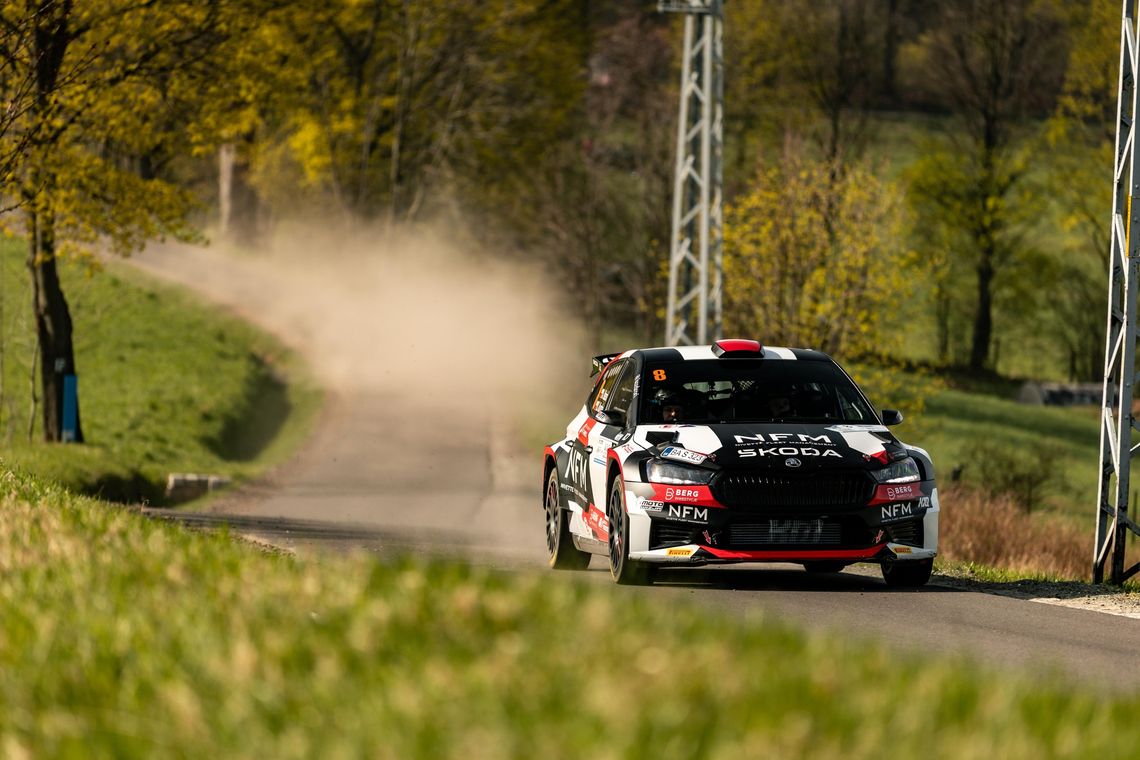 Rzeszowianin rewelacją Rajdu Świdnickiego! 19-letni Adrian Rzeźnik liderem na półmetku