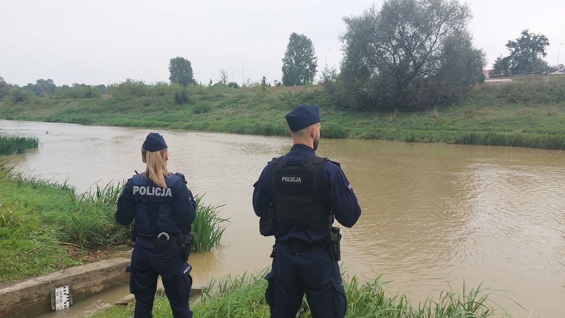 Rzeszowscy policjanci monitorują poziomy rzek