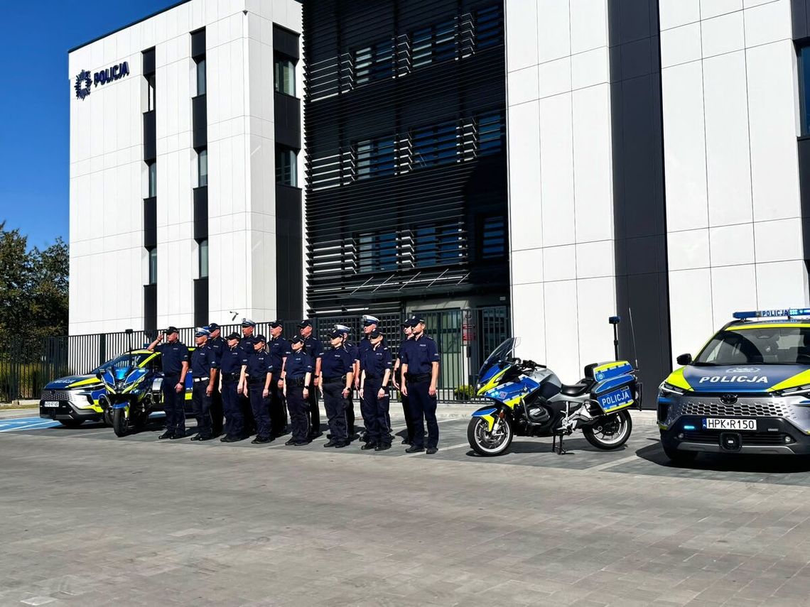 Rzeszowscy policjanci oddali hołd tragicznie zmarłemu koledze. W południe zawyły syreny Rzeszowscy policjanci oddali hołd tragicznie zmarłemu koledze. W południe zawyły syreny