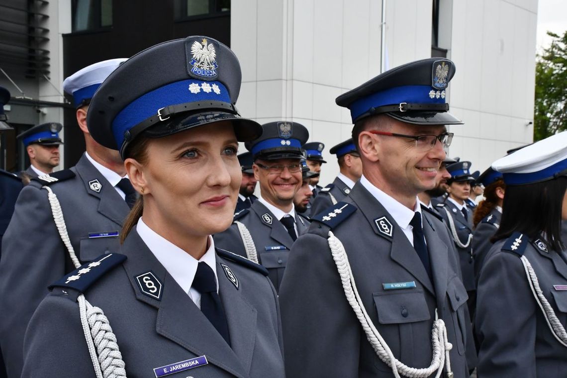 Rzeszowscy policjanci świętują. Awanse i odznaczenia z okazji 106. rocznicy utworzenia policji [ZDJĘCIA]