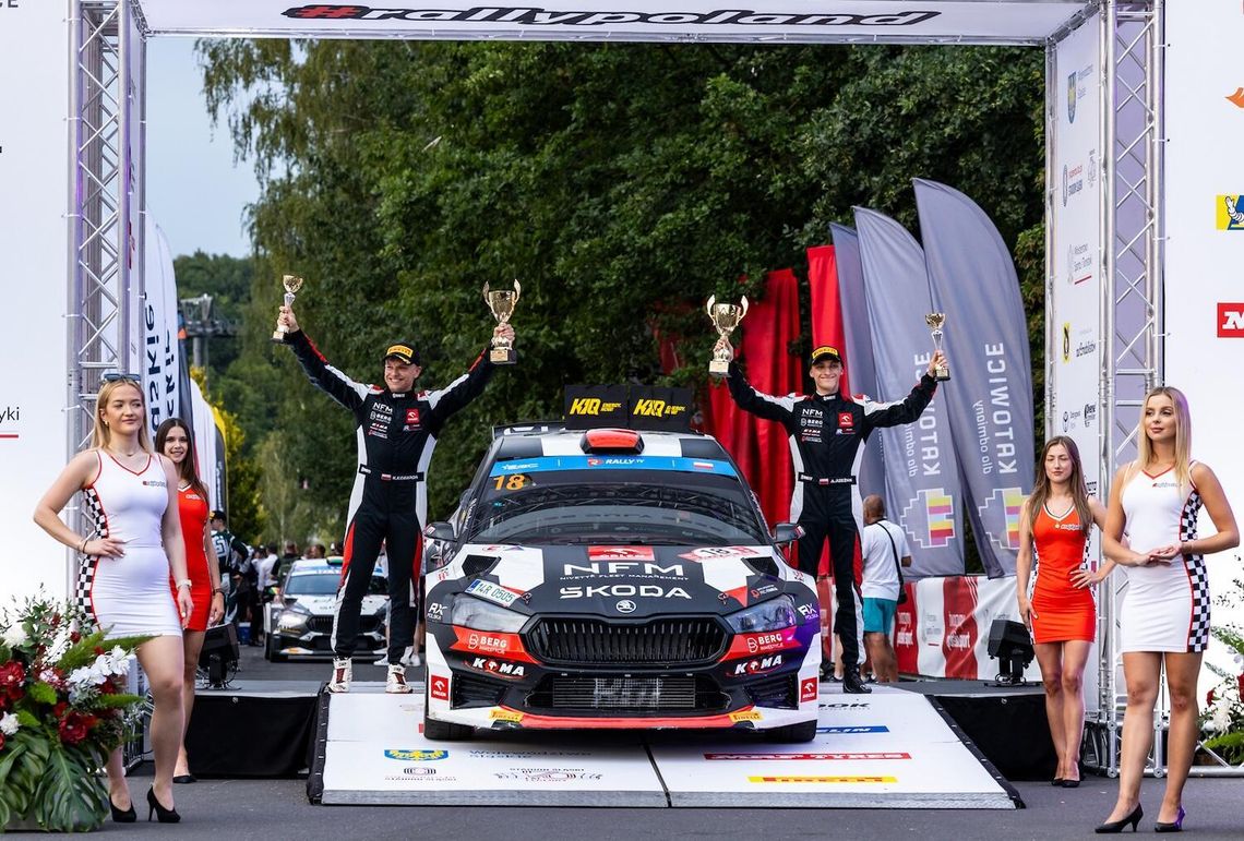 Rzeszowski kierowca Adrian Rzeźnik i Kamil Kozdroń na podium 82. Rajdu Polski Rzeszowski kierowca Adrian Rzeźnik i Kamil Kozdroń na podium 82. Rajdu Polski