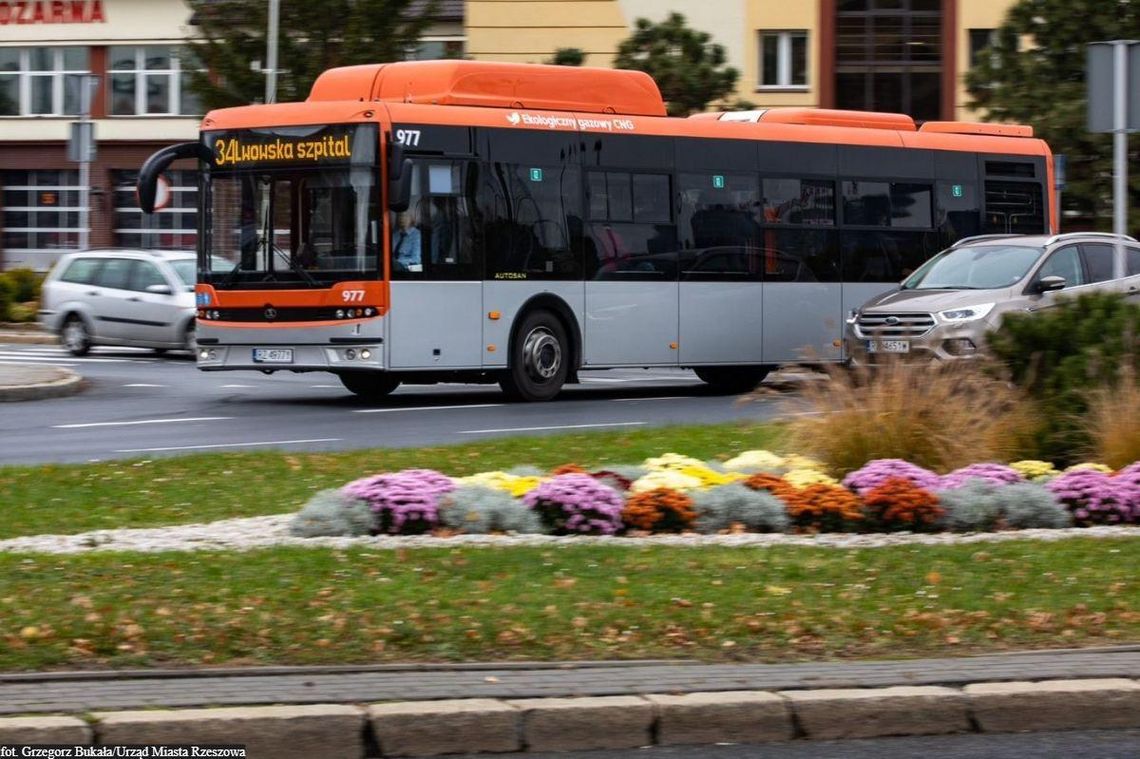 Są oferty na dostawę nowych autobusów elektrycznych i gazowych dla Rzeszowa