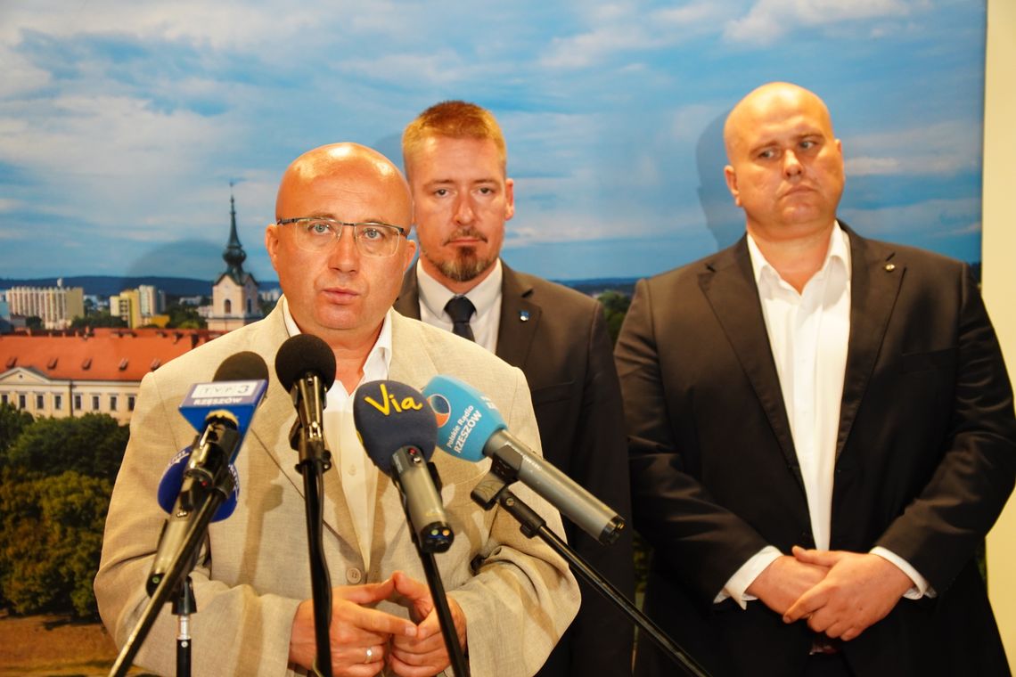 Samorządy i biznes walczą o szybką kolej z Rzeszowa do Warszawy Samorządy i biznes walczą o szybką kolej z Rzeszowa do Warszawy