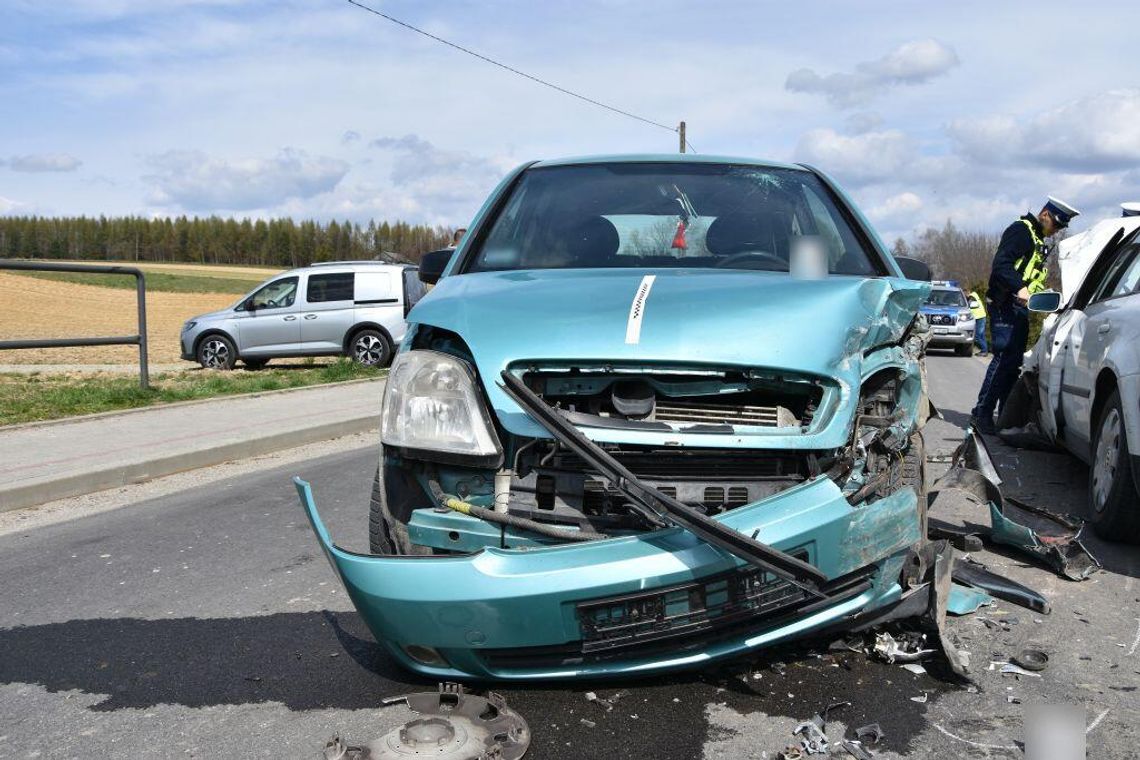 Sekundy do tragedii – młody kierowca chciał uniknąć wypadku...doprowadził jednak do czołowego zderzenia
