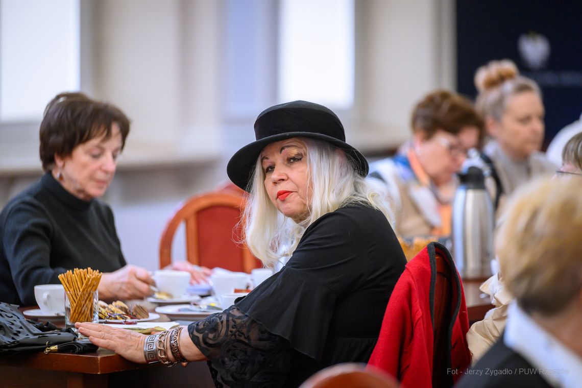 Seniorzy zyskają więcej niż pieniądze. Rusza nowy program na Podkarpaciu [ZDJĘCIA]