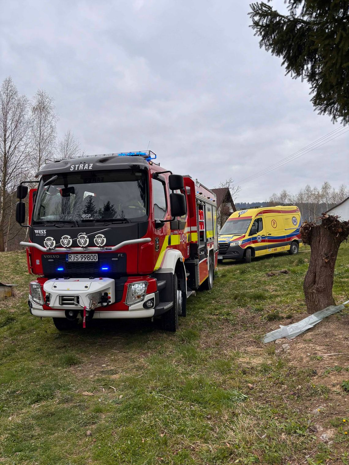Siłowe wejście do domu i walka o życie człowieka w Błażkowej