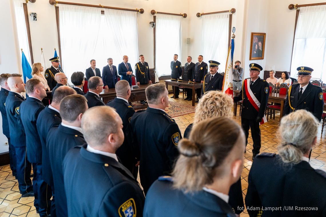 Ślubowanie nowych strażników miejskich w rzeszowskim Ratuszu Ślubowanie nowych strażników miejskich w rzeszowskim Ratuszu