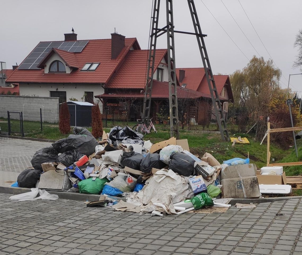 Śmieci z ulicy Nefrytowej zniknęły po naszym zgłoszeniu w aplikacji RzeszówToMy