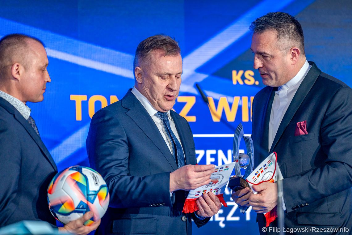 Stal Rzeszów triumfuje na XXII Gali Piłkarskiej Podkarpackiej Nike 2025 [ZDJĘCIA]