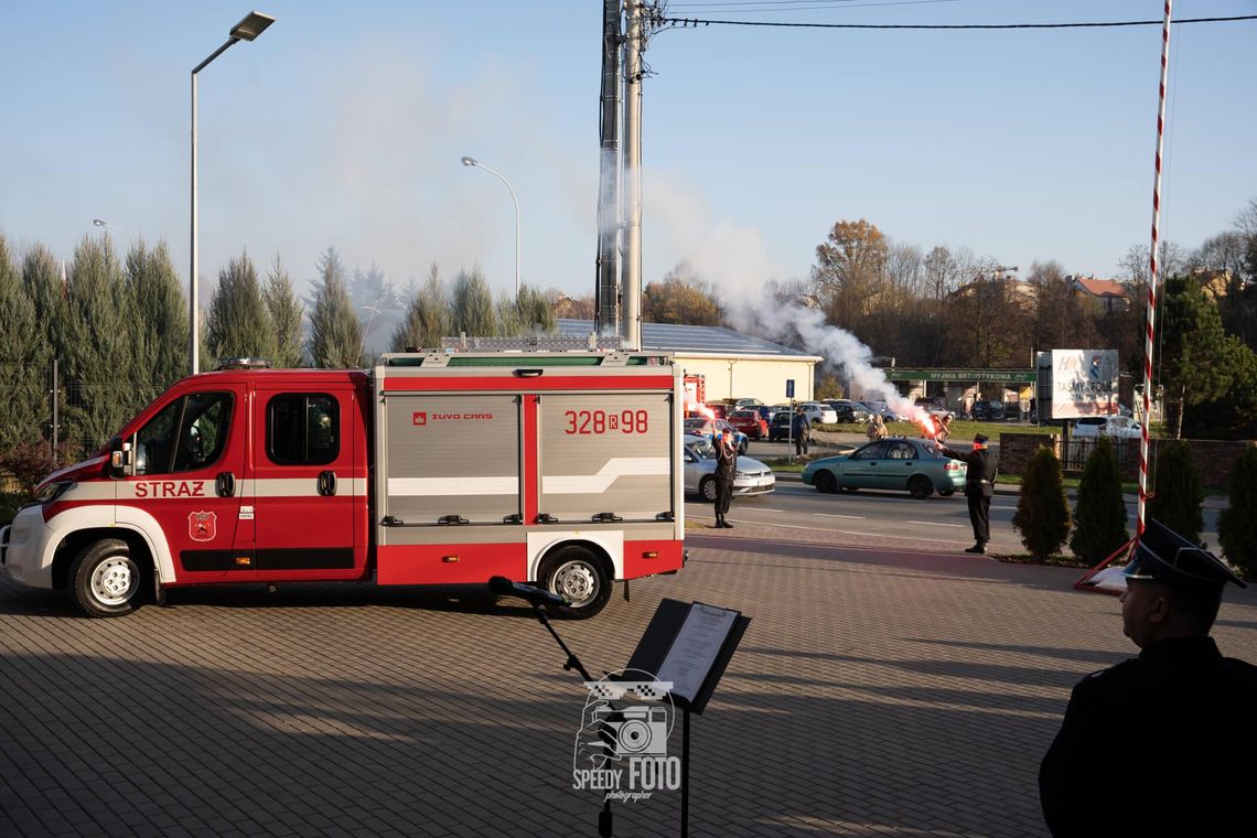 Powitanie nowego samochodu przez strażaków OSP Rzeszów-Przybyszówka