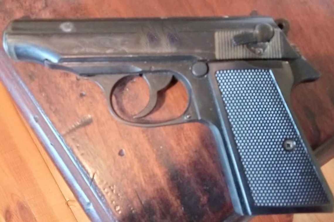 Strzelał z broni w kierunku sąsiada i groził mu. Teraz stanie przed sądem