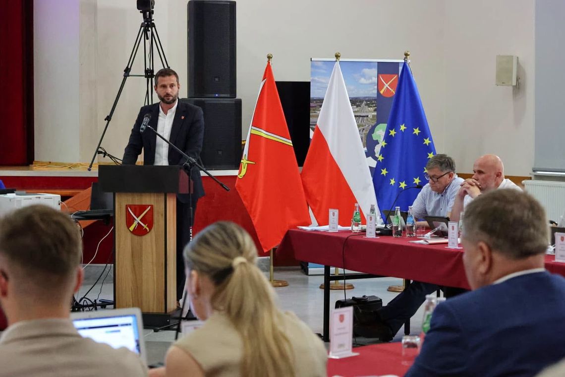 Świlcza. Radni ocenili ubiegły rok. Wójt Dawid Homa z absolutorium i wotum zaufania