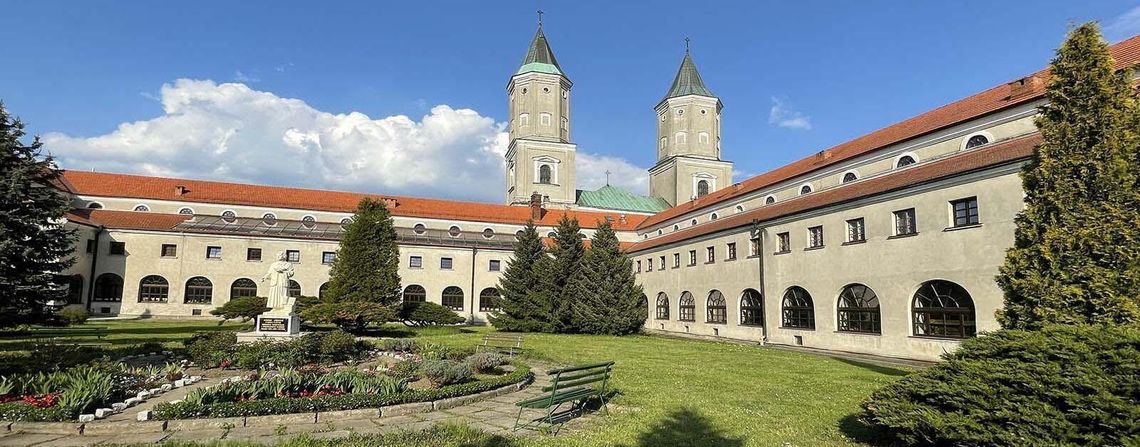 Szaleniec Ihor M. z Ukrainy zabił księdza! Atak nożownika w opactwie w Jarosławiu Szaleniec Ihor M. z Ukrainy zabił księdza! Atak nożownika w opactwie w Jarosławiu