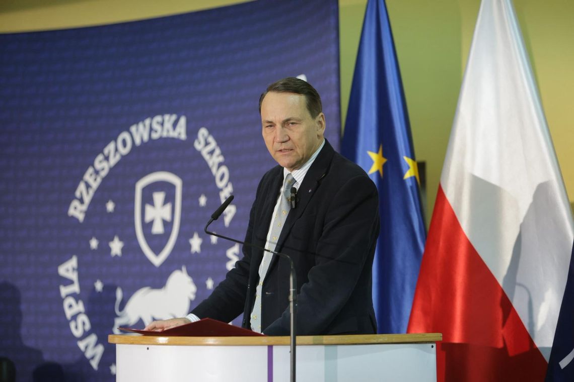 Szef MSZ Radosław Sikorski w Przemyślu: „Oddech globalnego konfliktu czujemy na plecach”