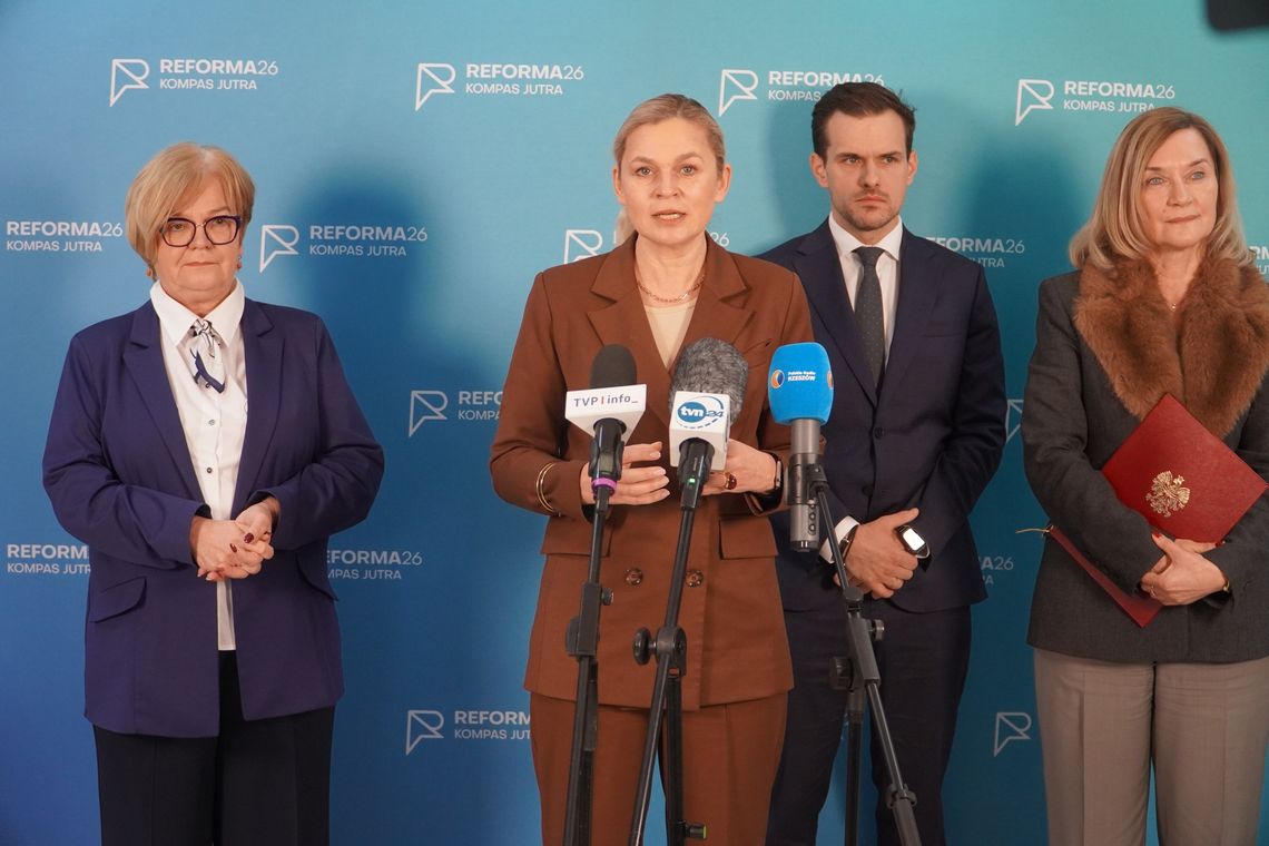 Szkoły na celowniku hakerów. Nowacka: potrzebny państwowy e-dziennik