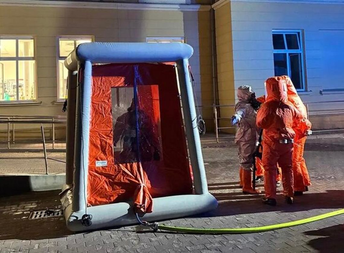 Tajemnicza śmierć na SOR. Ewakuowano personel, w akcji strażacka grupa chemiczna Tajemnicza śmierć na SOR. Ewakuowano personel, w akcji strażacka grupa chemiczna