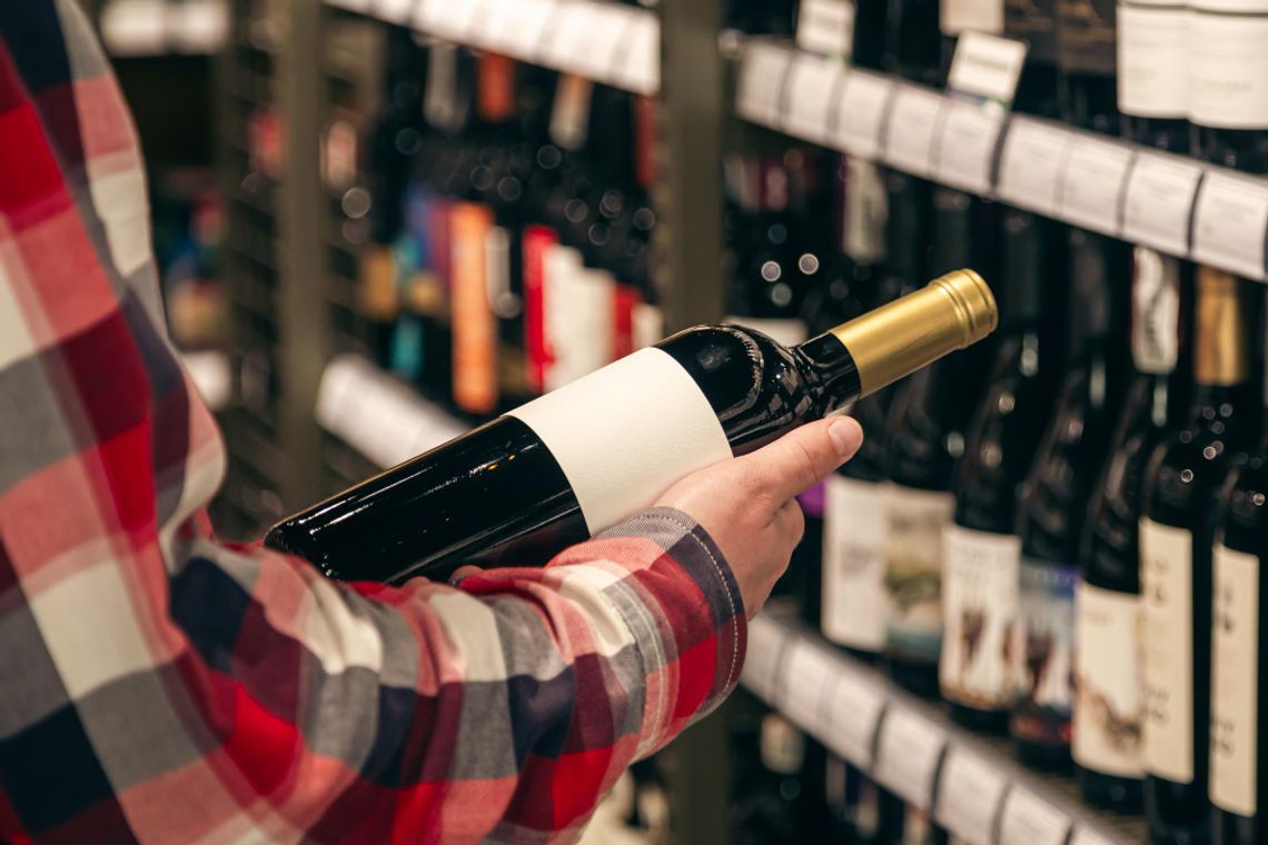 Temat prohibicji wraca do Rzeszowa. Radni zdecydują o zakazie sprzedaży mocnego alkoholu i zmianach na stacjach paliw Temat prohibicji wraca do Rzeszowa. Radni zdecydują o zakazie sprzedaży mocnego alkoholu i zmianach na stacjach paliw