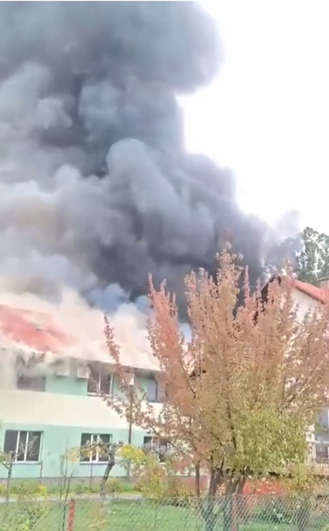 Tragiczny pożar w Nisku. Ponad 100 strażaków walczy z ogniem, zginęło dwóch ratowników [WIDEO]