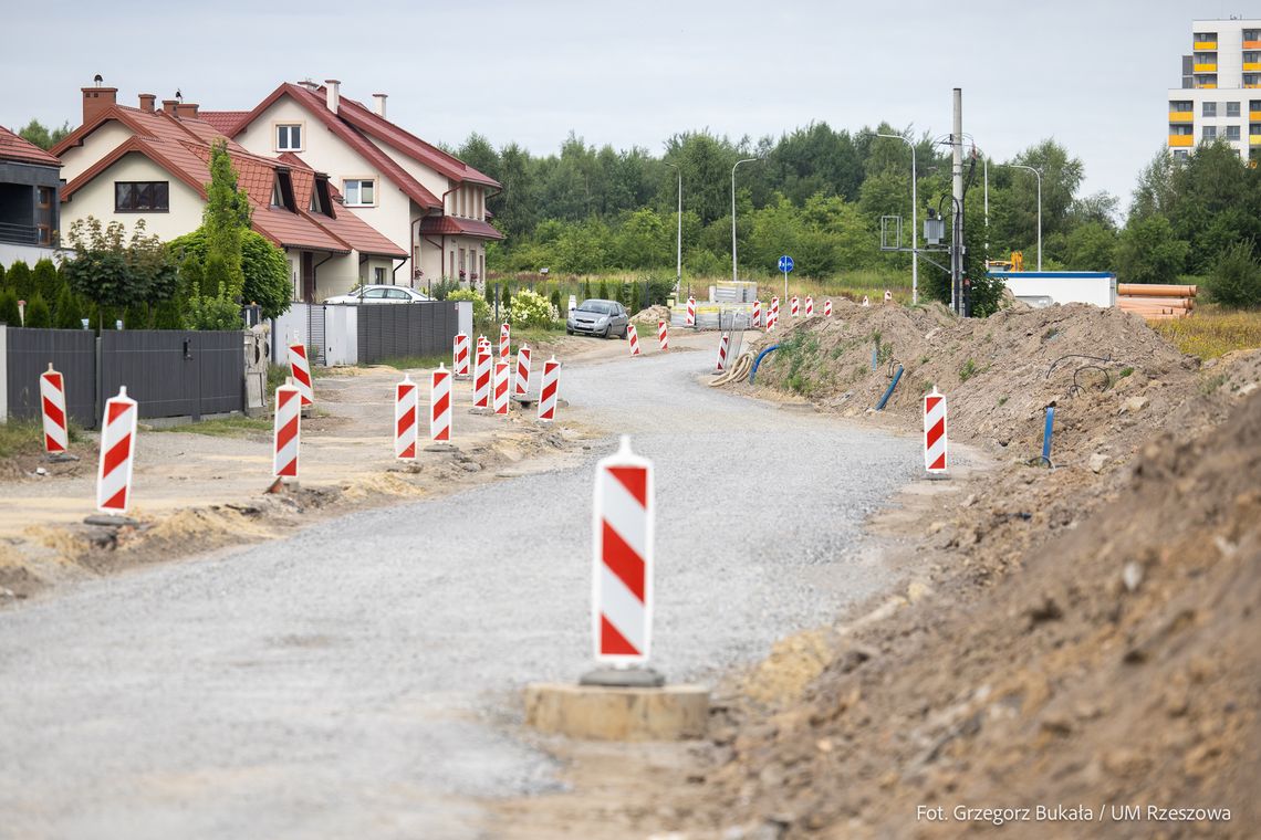 Trwa budowa ulicy Parkowej na os. Miłocin