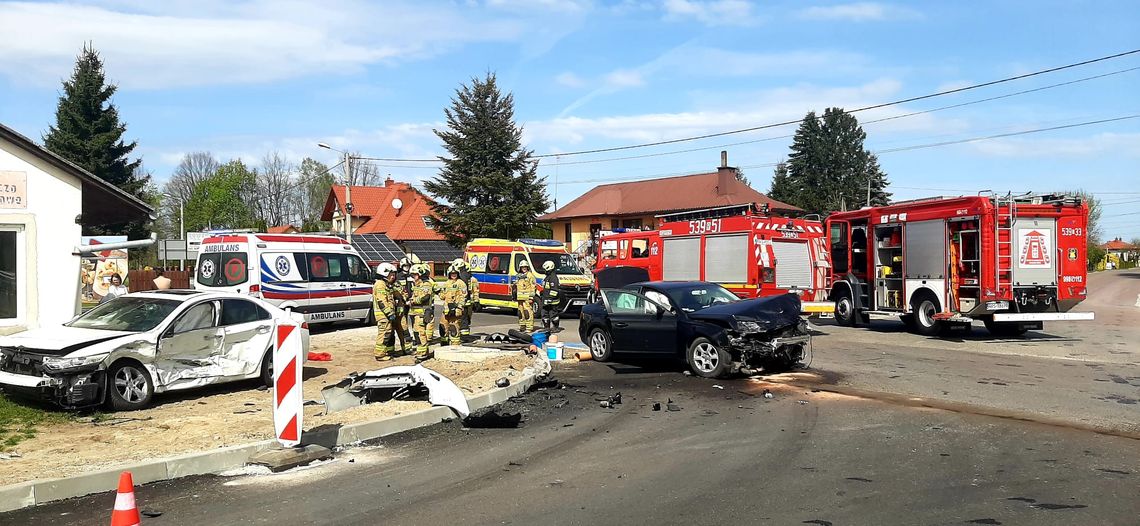 Trzy osoby ranne po wypadku w Czarnej Sędziszowskiej w Wielki Piątek