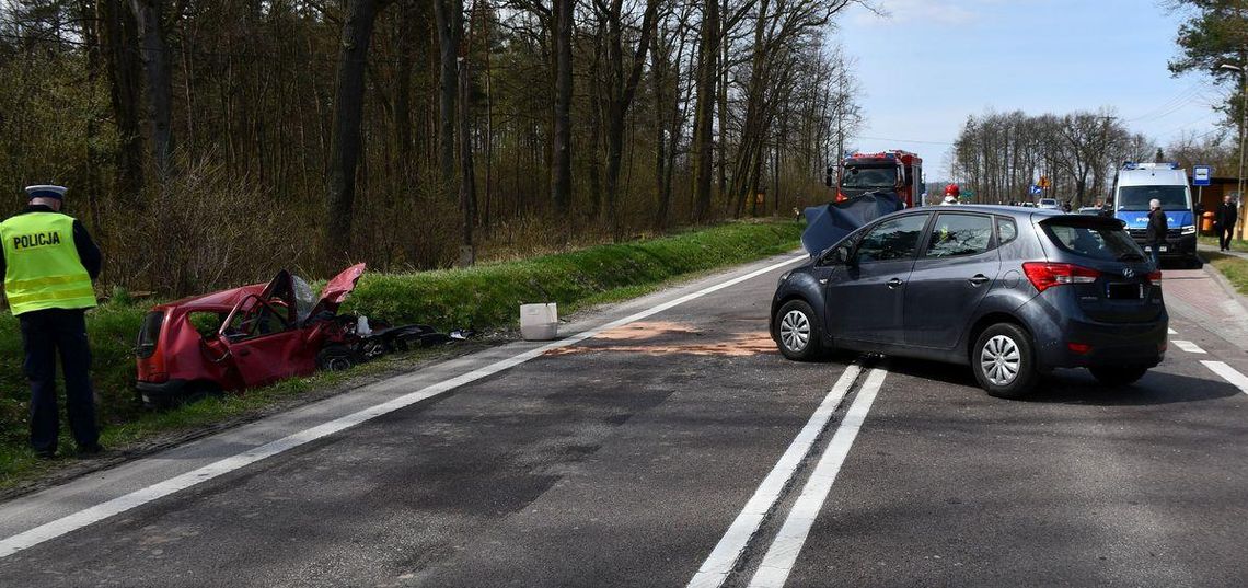 Trzy osoby trafiły do szpitala po zderzeniu dwóch pojazdów na DK nr 9