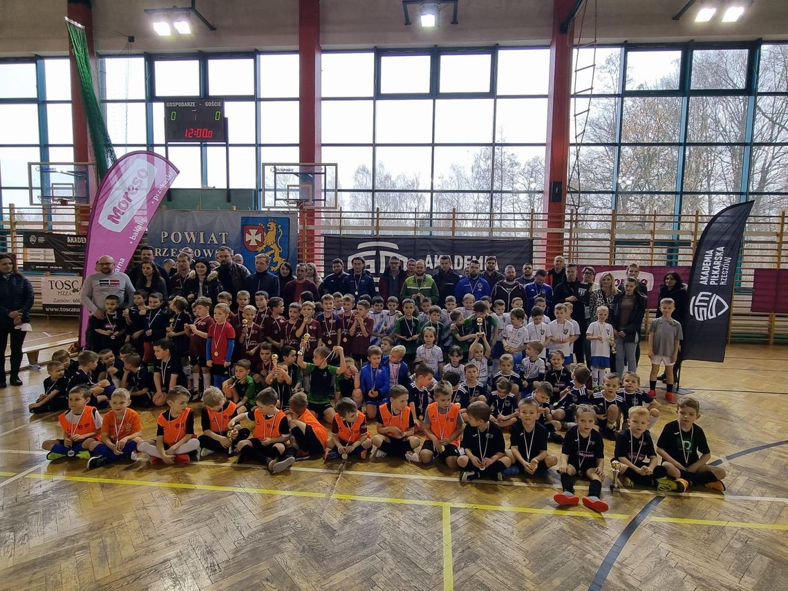 Turniej piłkarski dla najmłodszych rocznika 2015 - MORESO CUP 2022, Rzeszów hala Miłocin