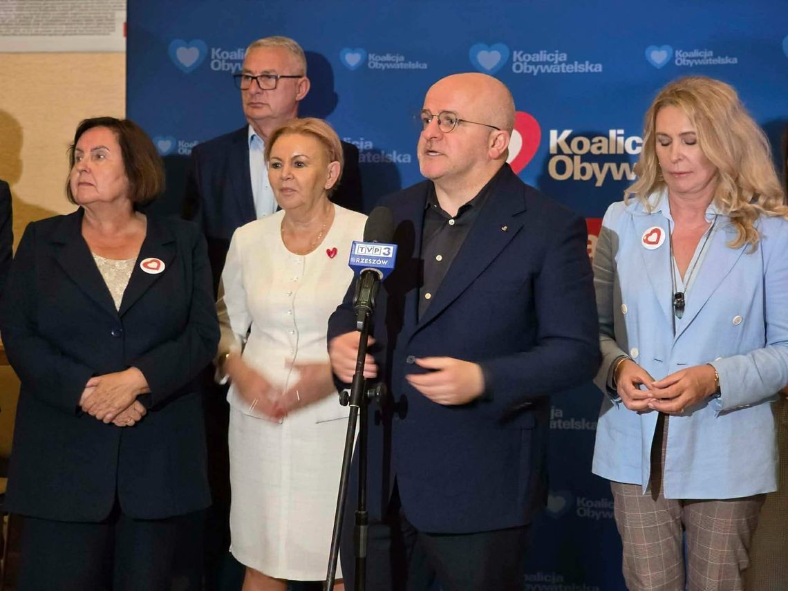 Tyczyn: spotkanie o wsparciu dla kandydata KO przerodziło się w apel po tragedii autokaru na Węgrzech i pożarze kościoła w skansenie Tyczyn: spotkanie o wsparciu dla kandydata KO przerodziło się w apel po tragedii autokaru na Węgrzech i pożarze kościoła w skansenie