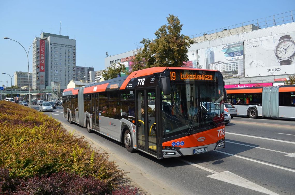 Utrudnienia w ruchu autobusów 11 listopada. Zmiany na trasach przez Bieg Niepodległości