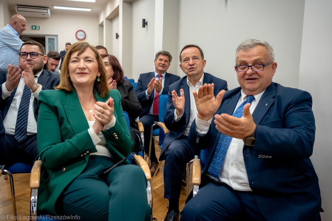 W podkarpackim PiS entuzjazm po wynikach I tury wyborów prezydenckich [ZDJĘCIA]