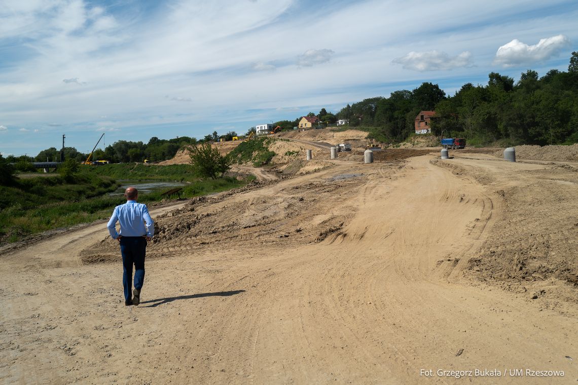 W Rzeszowie powstają dwa nowe mosty i estakada [FOTO]