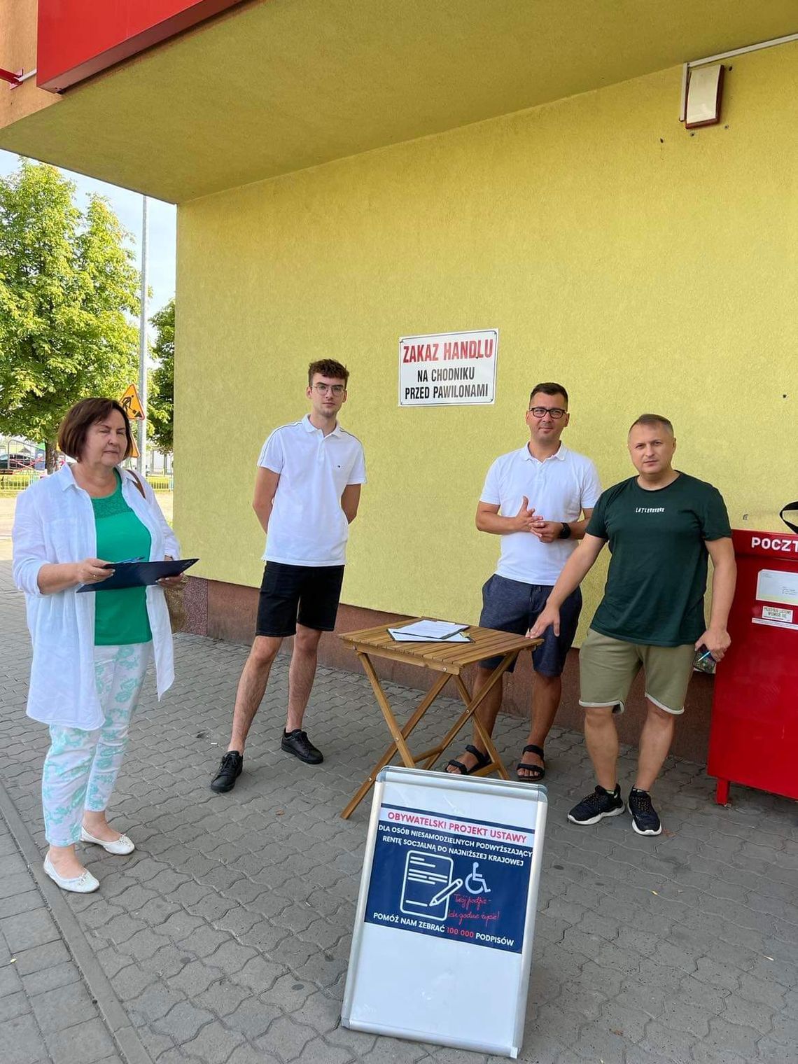 W Stalowej Woli PO zbierało podpisy pod obywatelskim  projektem o podniesienie renty socjalnej