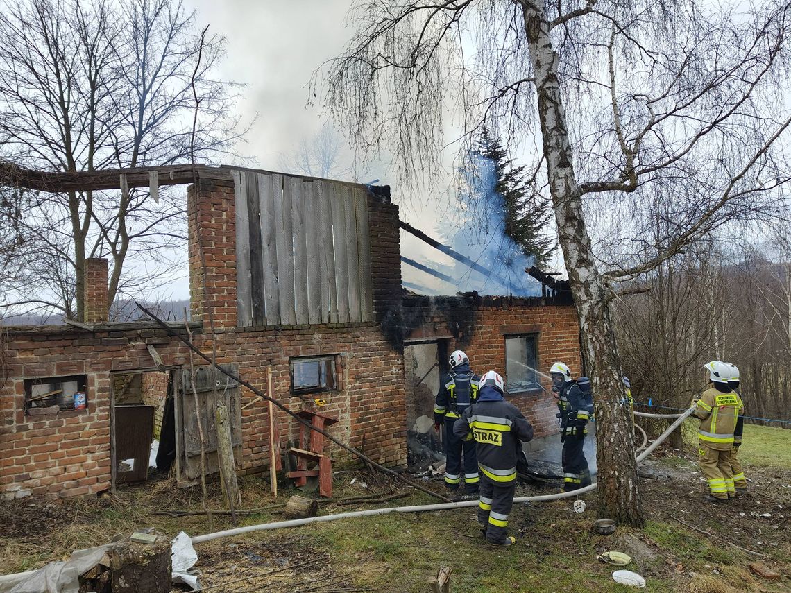 Walentynkowy dramat w Kąkolówce: Pożar domu postawił służby na nogi