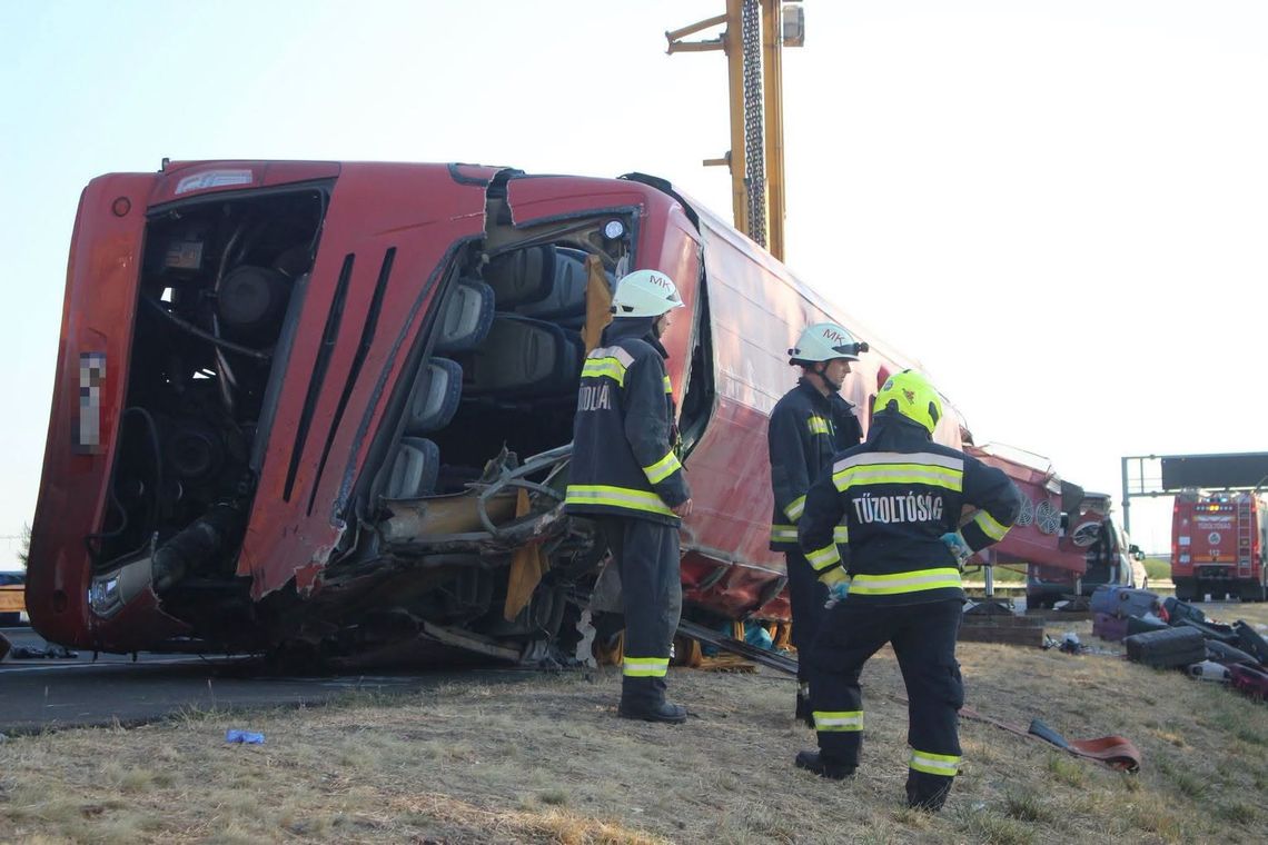 Węgierskie media: wśród 12 ofiar wypadku autokaru 17-latek Węgierskie media: wśród 12 ofiar wypadku autokaru 17-latek