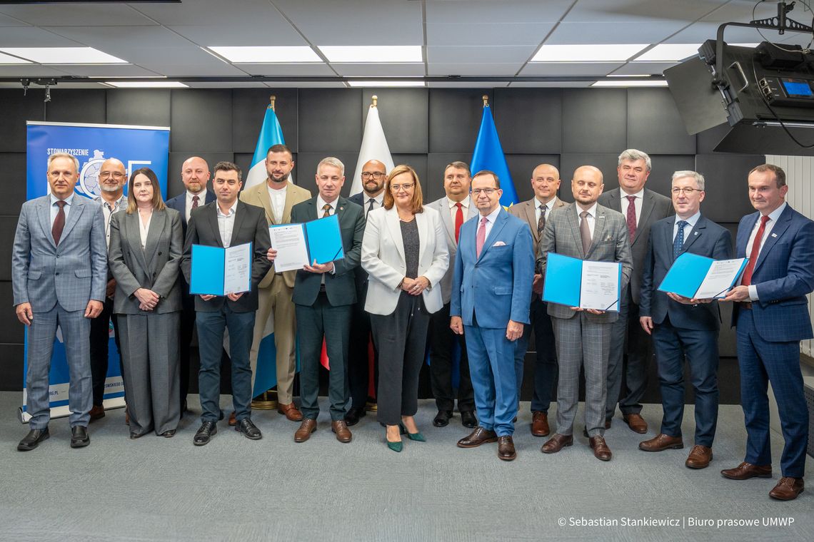Wielkie zmiany w aglomeracji rzeszowskiej. Ponad 85 mln zł na zielone strefy, tężnie i bezpieczeństwo Wielkie zmiany w aglomeracji rzeszowskiej. Ponad 85 mln zł na zielone strefy, tężnie i bezpieczeństwo