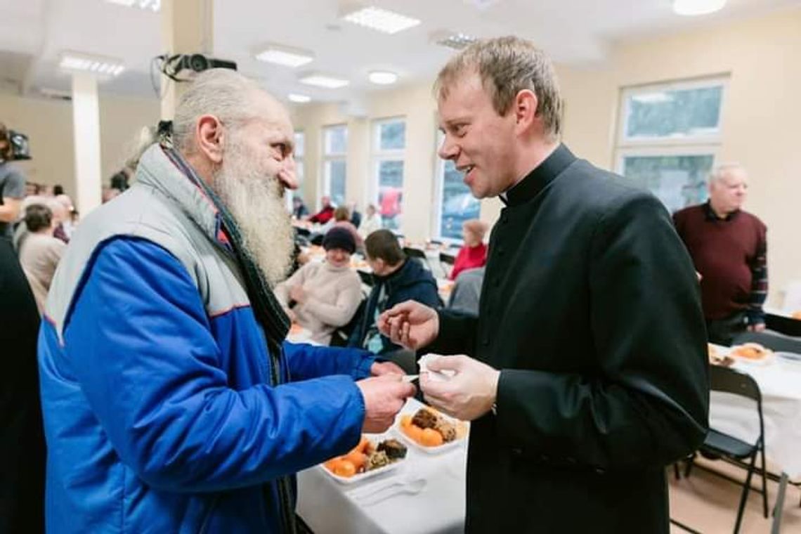 Wigilia dla ubogich w Caritas Diecezji Rzeszowskiej (Fotorelacja)
