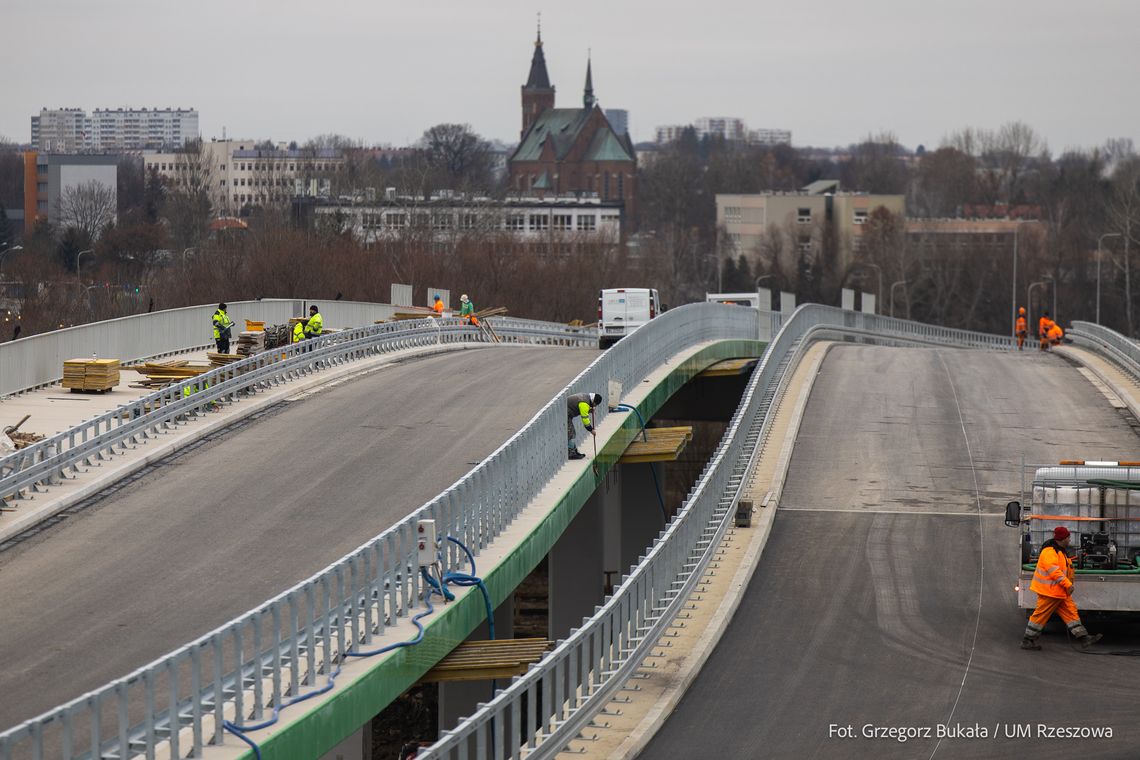 Wisłokostrada na finiszu! Ostatnia warstwa asfaltu i otwarcie na początku 2026 roku [ZDJĘCIA]